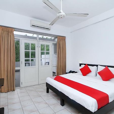Hotel Nathaliya Katunayaka Buitenkant foto