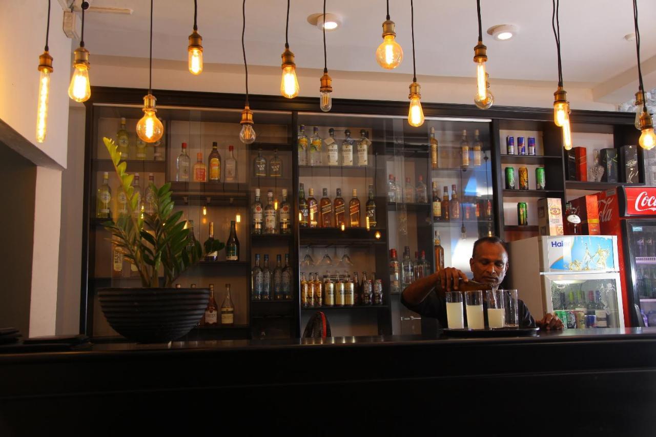 Hotel Nathaliya Katunayaka Buitenkant foto