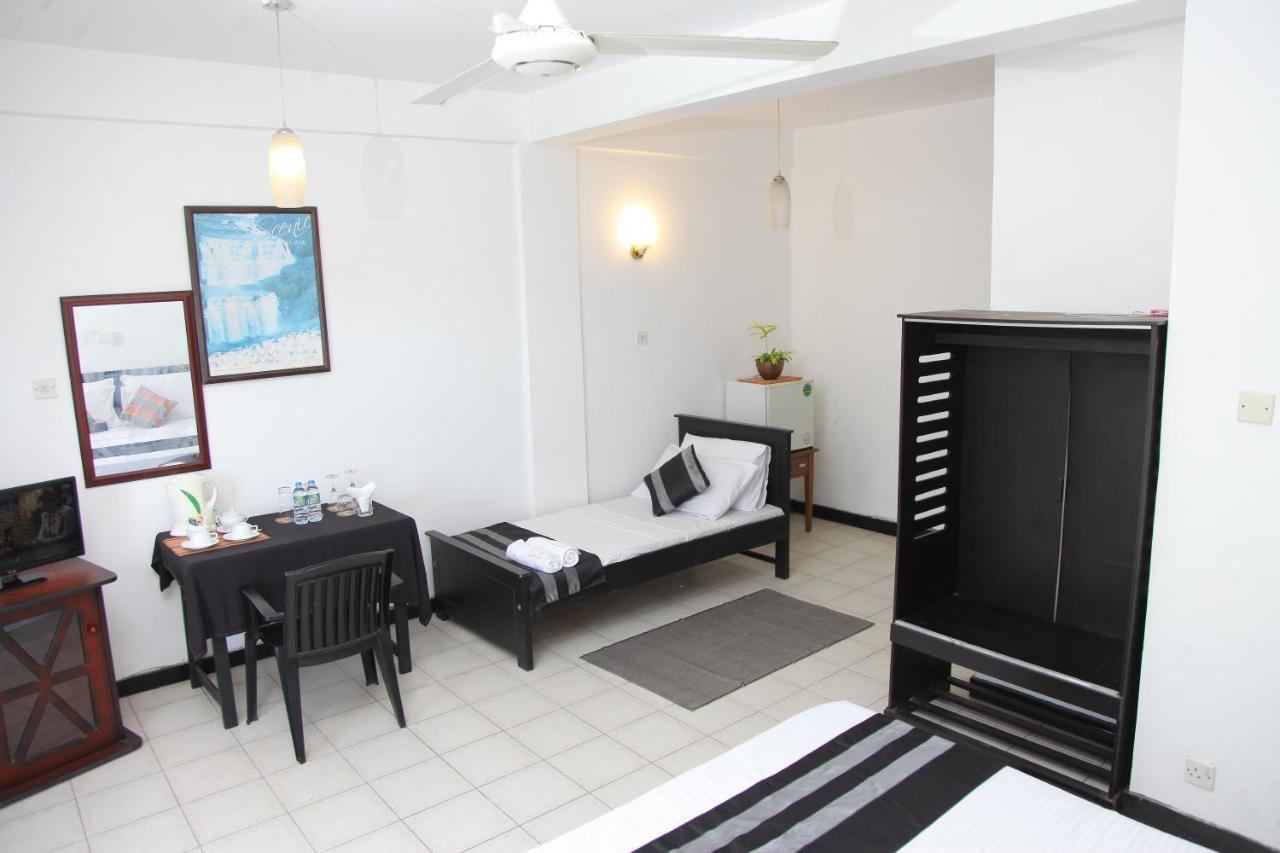 Hotel Nathaliya Katunayaka Buitenkant foto