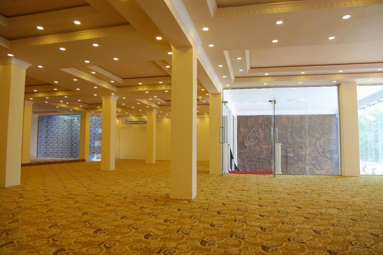 Hotel Nathaliya Katunayaka Buitenkant foto