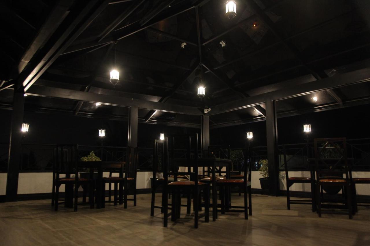 Hotel Nathaliya Katunayaka Buitenkant foto