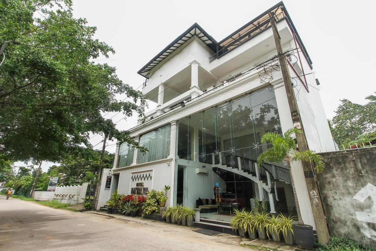 Hotel Nathaliya Katunayaka Buitenkant foto